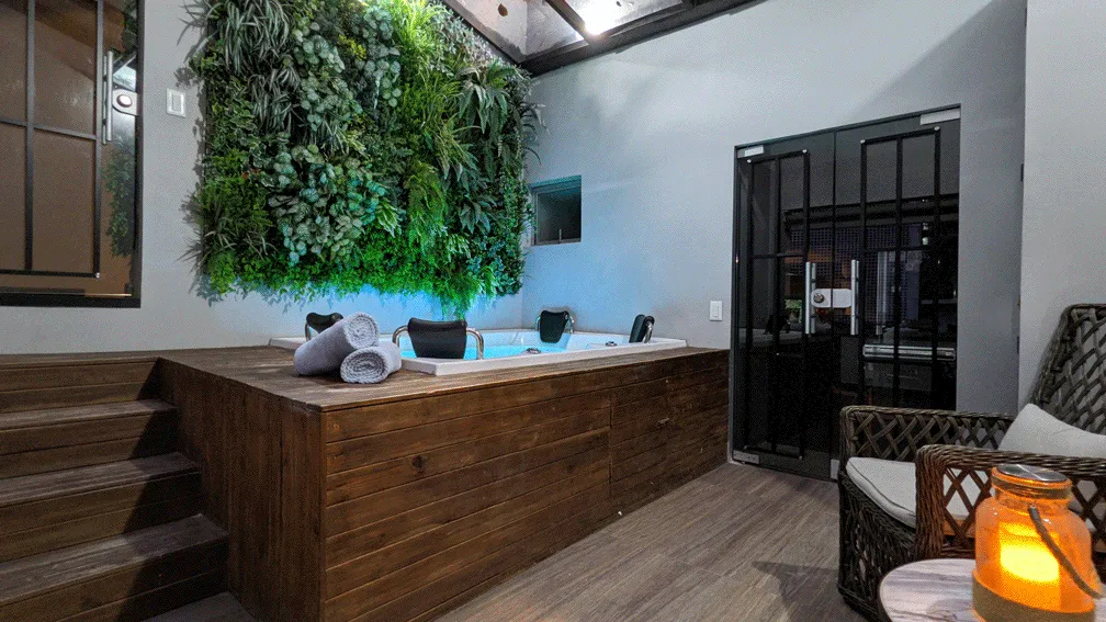 belmonte-penthouse-airbnb-in-parque-lleras-with-hot-tub-1-dvr01
